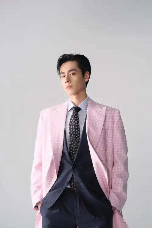 一天三两事##定格这一天##胡一天风度三月刊封面##多面的胡一天