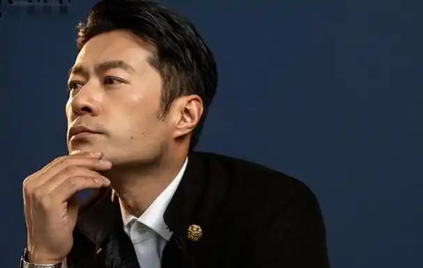 盘点真正演绎出帅气魅力"霸道总裁"的男星,个个都是满满男人味