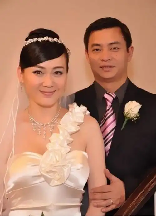 回顾李琳被前夫一巴掌扇到离婚二婚嫁冠军如今生活幸福滋润