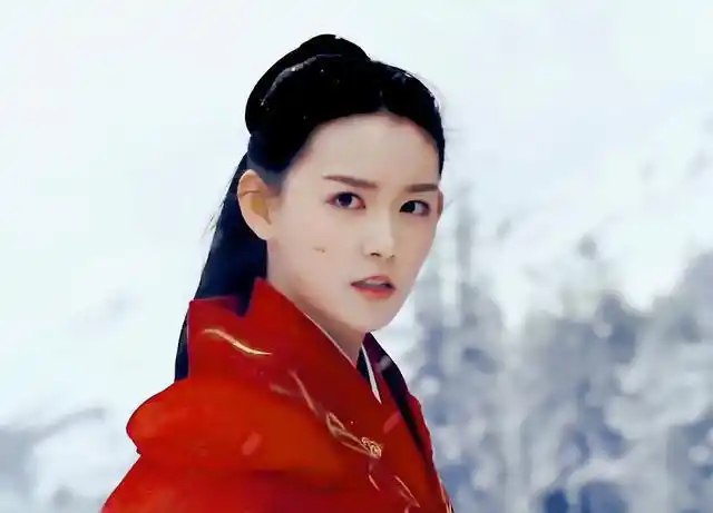 三千鸦杀应该是赵露思最接近爆红的一次可惜她遇上了蒋依依