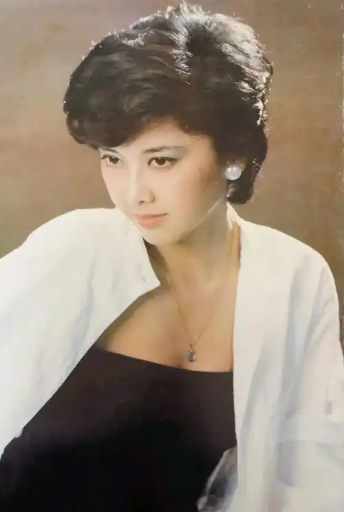 "女儿国国王"朱琳,年轻时,容颜倾城,70岁了,依旧天生丽质