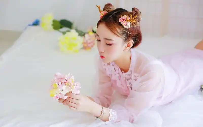 可爱日系原宿风少女室内梦幻写真电脑壁纸下载