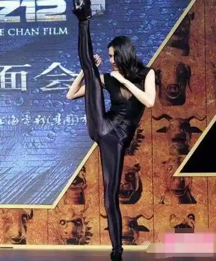 明星一字马大pk,关晓彤腿很长,热巴花式玩法,baby这次进步很大