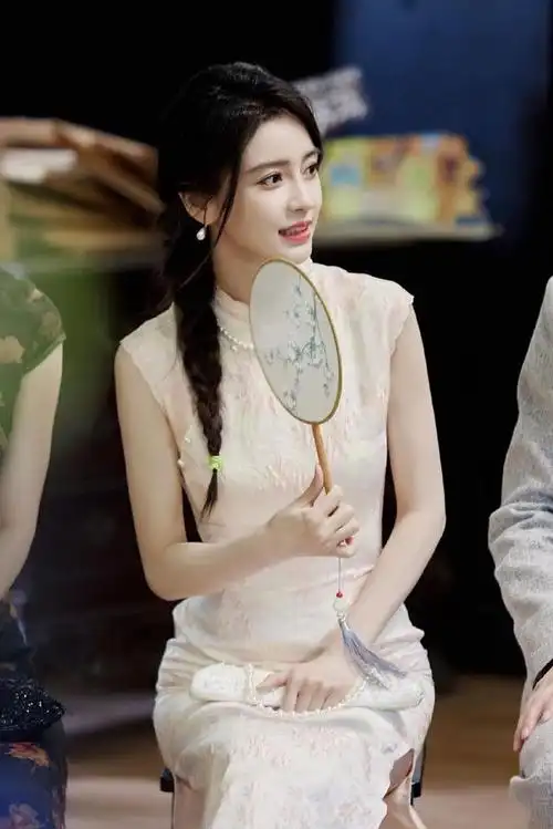 组图angelababy民国旗袍造型甜美优雅执伞甜笑侧颜好精致