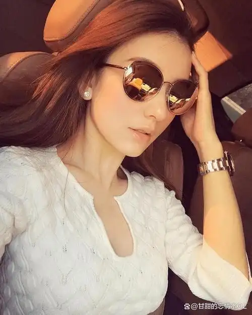 货真价实的天王嫂方媛,颜值与身材都那么的性感出众