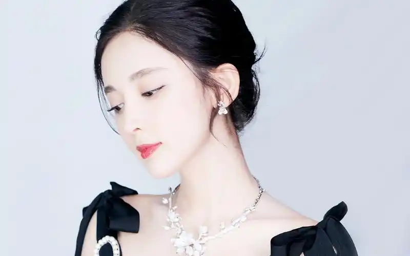 古力娜扎深v性感长裙写真图片桌面壁纸