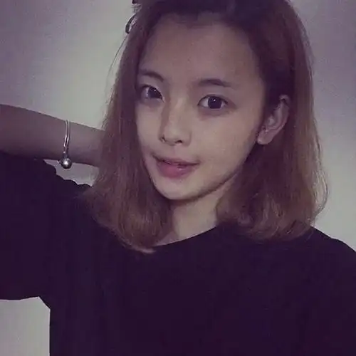 杨超越旧照曝光,网友:不喜欢她的性格,可是出于颜值又好纠结