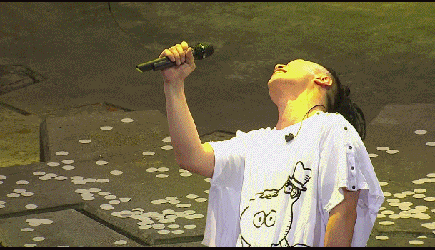 陈奕迅逗逼搞怪eason演唱会gif动图_动态图_表情包下载_soogif