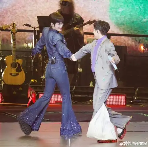 李宇春吴青峰合唱小情歌