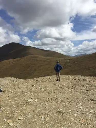 偷拍一个大叔的背影,有故事!