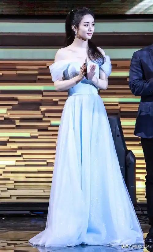 原创明星穿搭赵丽颖蝴蝶变女王合影不输刘亦菲dior没选错人