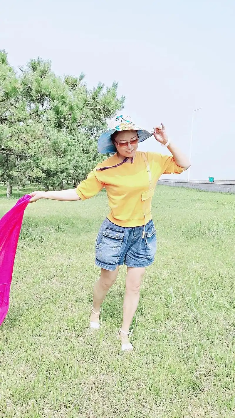 发送完整歌曲步骤:拍同款,分段拍,3分钟,相片多选,右上角图 - 抖音