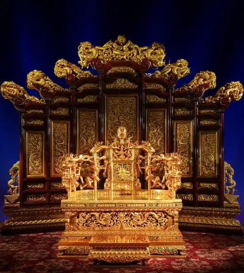 作品名称:《故宫皇极殿乾隆皇帝金漆蟠龙宝座》