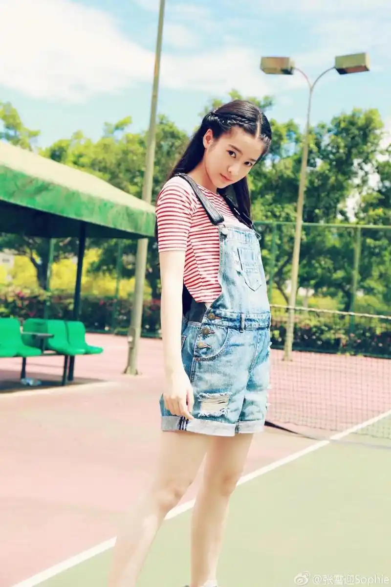 张雪迎# 早期的时候就很漂亮了,甜甜的样子,有一种清纯校花的感觉.