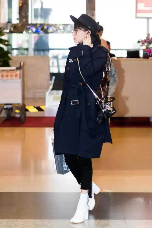 王子文太会显高穿搭了藏青色大衣配短靴再搭帽子显高10cm