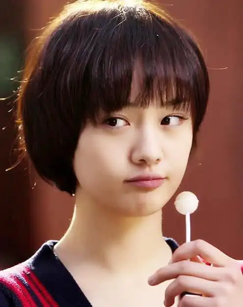 这不,九年前由郑爽,张翰主演的《一起来看流星雨》在新版《流星花园》