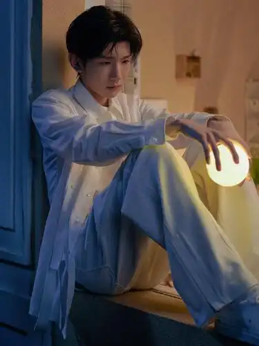 新生代原创音乐人,王源一直不忘初心,坚持音乐的梦想,近日还发布2021