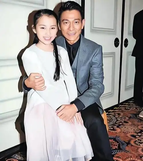 回顾刘德华的女儿刘向蕙小小年纪身家过亿心疼母亲为爱躲藏23年