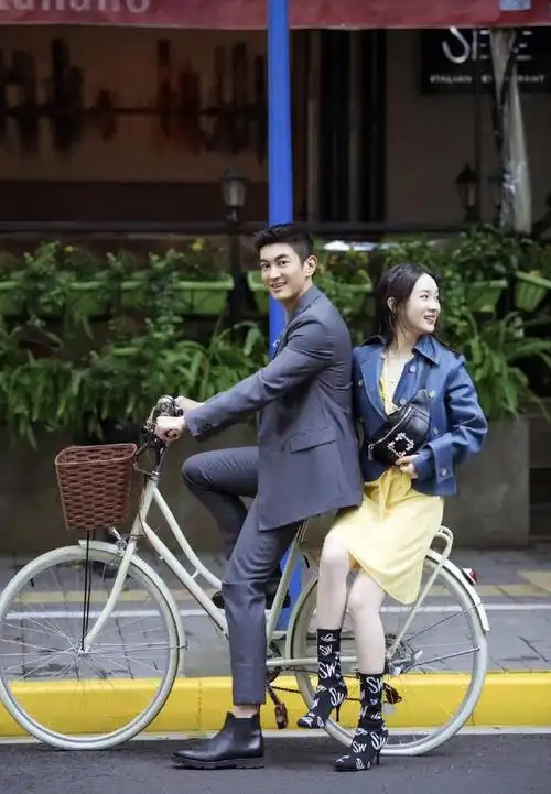 辣妈霍思燕少女感十足看不出比杜江大五岁减龄穿搭秘籍学起来