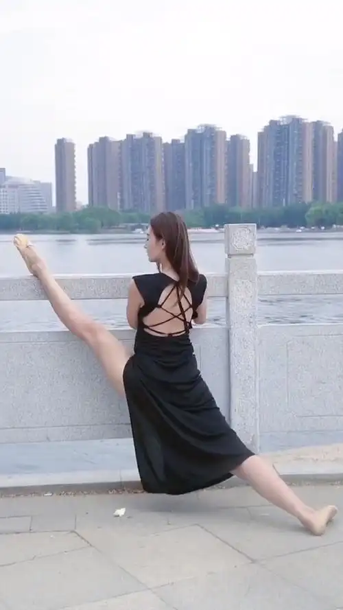 本人一上线,迷倒一大片.#美女#一字马