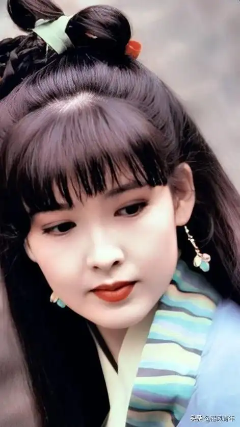 周慧敏的古装造型神韵十足,飘飘然如仙女一般美丽!