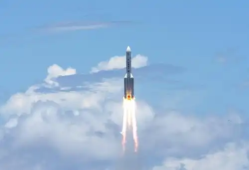 中国首次火星探测任务"天问一号"发射升空
