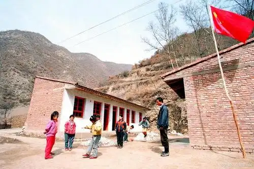 记忆中的甘肃省甘谷县农村80后的小学生活,条件艰苦但快乐依旧