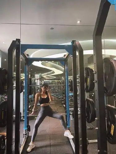 励志达人国产00后健身女神也太太太撩了这身材很哇塞