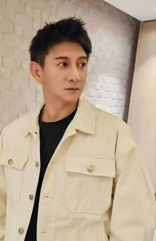 王源偷s漏s?郑爽被海外追逃?刘宇宁杨超越复合?屈楚萧张佳宁分了?