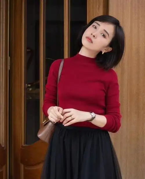 中年女人穿红衣服表明(中年女人穿红毛衣是扮嫩)(3)