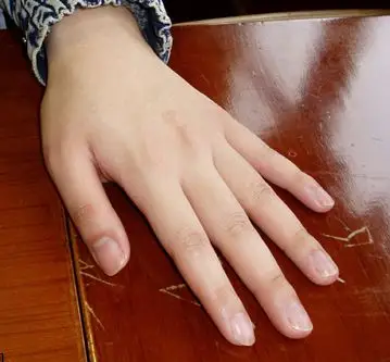 那怎样的一双手才算得上男神的手呢?