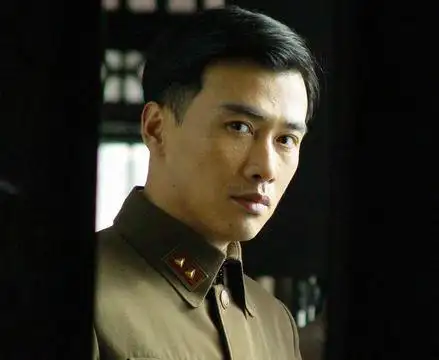 《暗算》是柳云龙执导的改编自麦家同名小说的谍战电视剧,由柳云龙