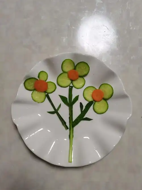 幼儿园作业蔬菜摆盘