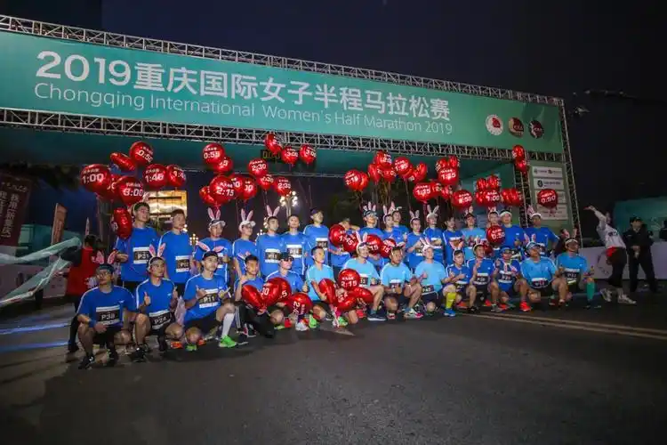 马拉松里兔子身上的145,200,300……神秘代码是什么意思08以330为例