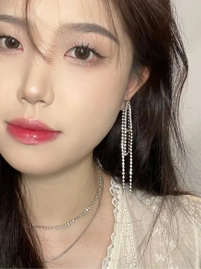 单眼皮破碎感白开水妆容清冷美人  鞠婧祎的妆容魅力无法抵挡,当我