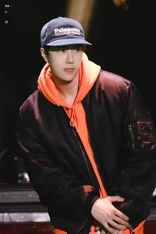 王一博又跳舞了##王一博hiphop forever#王一博99翻舞台!鲨疯 !!