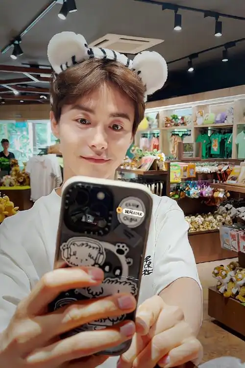 马天宇超话#马天宇我独自旅行#这段视频太可爱了好喜欢～截图修了几张