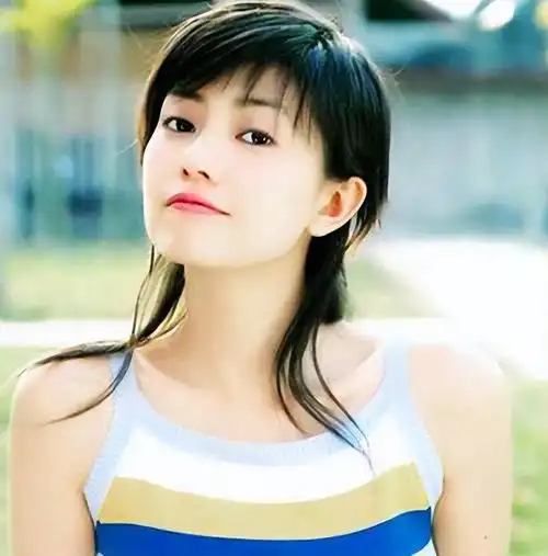 回顾演员于小伟与高圆圆恋爱出道20年不火娶平凡妻子也幸福