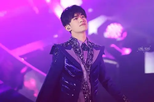 tfboys五周年 紫色千