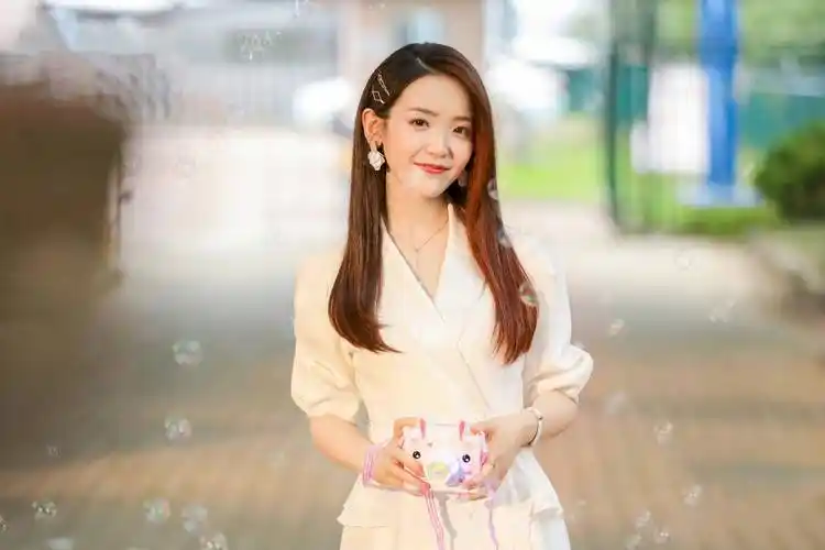 剧中金沫汐饰演的女主角李浅也不是寻常言情电视剧里的女主设定,她不