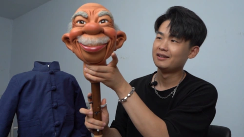 年入千万石家庄90后小伙用腹语上街拍段子吸引无数人围观