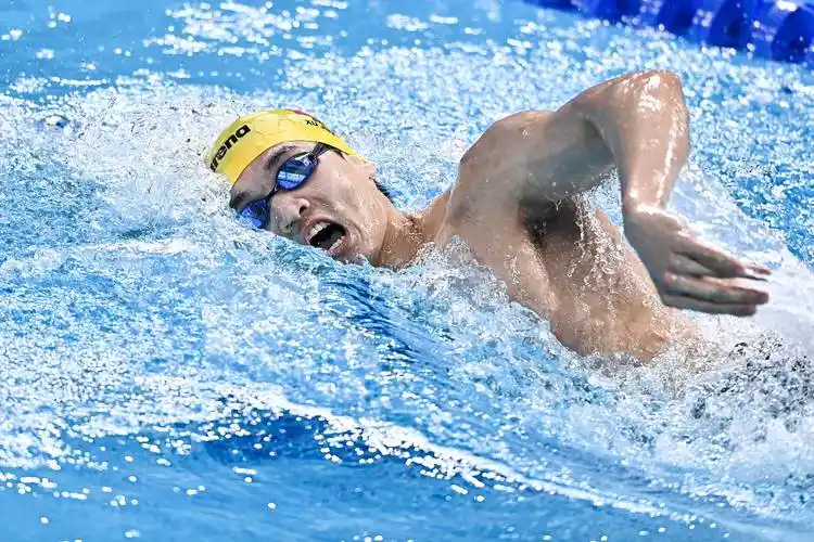 游泳——男子4x200米自由泳接力决赛赛况_新华社