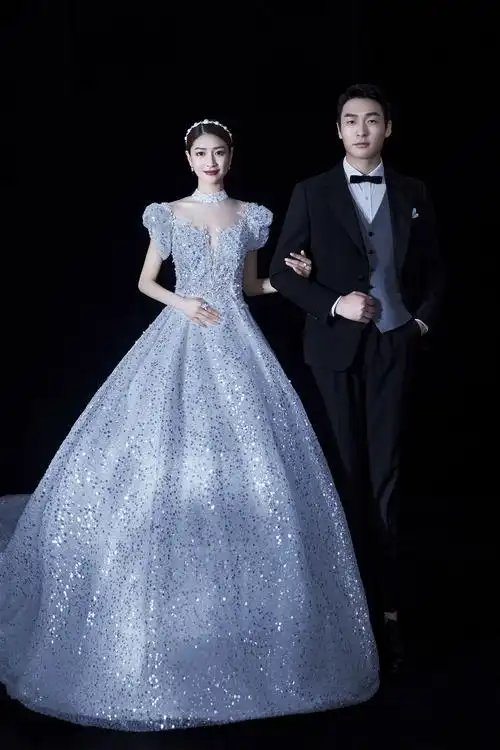 安特样片修图的婚纱摄影作品《光影白纱黑》