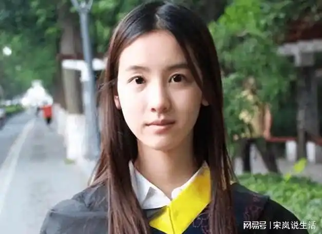 凭素颜照秒杀章泽天陈都灵背景有多雄厚资本大佬也只能瞪白眼