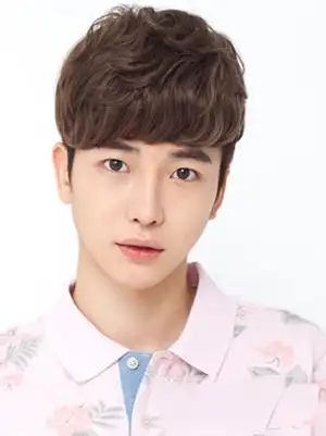 小鲜肉最爱的男生韩式短发 齐刘海短发依然是主流