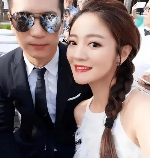 安以轩:42岁她真没阔太命,两任前任被"人"抢,老公给前妻17亿_陈荣炼