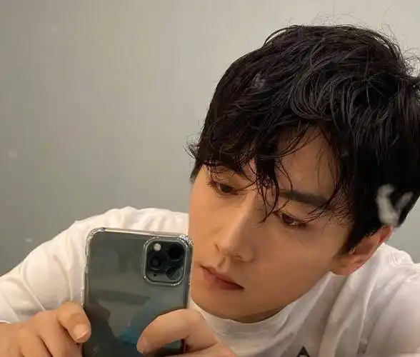 陈晓受邀出席文联活动,看清没有胡子的状态后,颜值不输流量小生_自拍