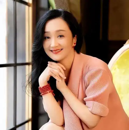 杨昆:年轻时选丁克潇洒,61岁无儿女每月靠2500生活,今后悔吗?