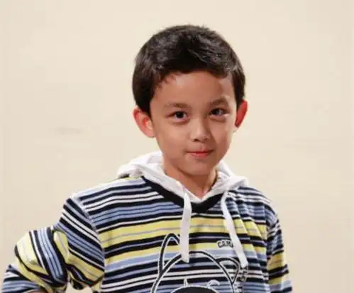 2009年,《家有》系列年度喜剧大作《家有外星人》中的主角唐不苦.