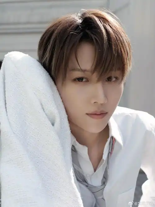 刘雨昕运动装尽显清爽张力##遇见美好